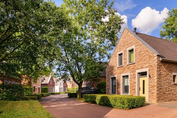 Buitenkant - Villa in Maastricht met Sauna & Bubbelbad in Maastricht (5)
