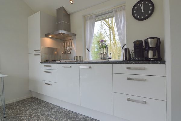 Keuken - Vakantiehuis in Stramproy bij natuurgebieden in Stramproy (4)