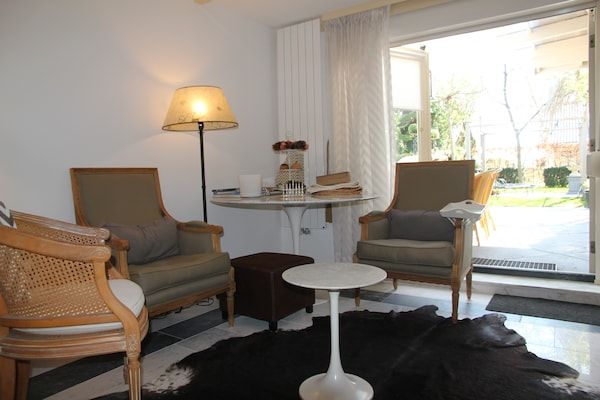 Woonkamer - Studio bij Heiloo Bos en Egmond Strand in Heiloo (2)