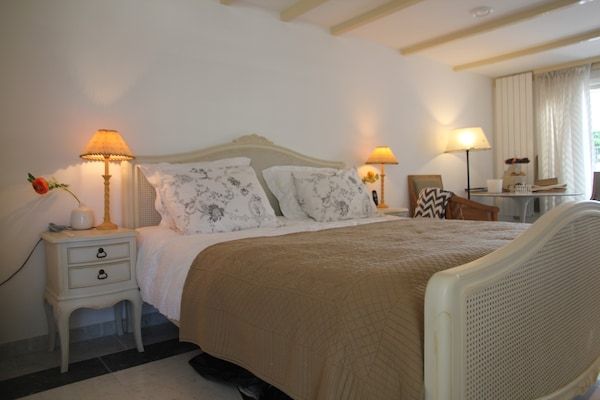 Slaapkamer - Studio bij Heiloo Bos en Egmond Strand in Heiloo (4)