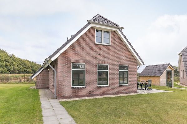 Buitenkant - Villa nabij bospaden in Hollandscheveld (1)