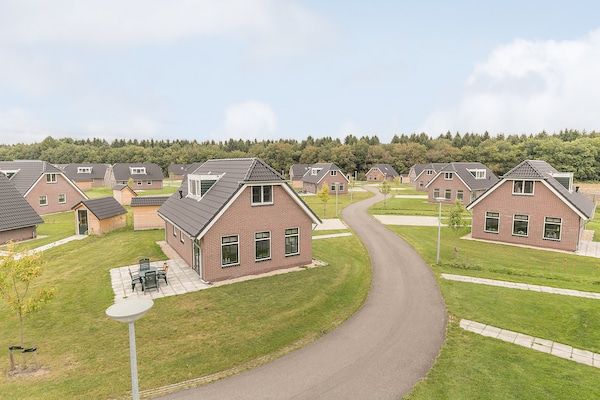 Buitenkant - Villa nabij bospaden in Hollandscheveld (5)