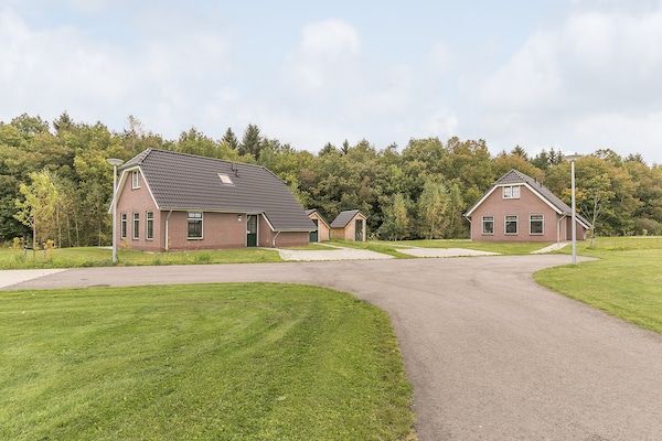 Buitenkant - Villa nabij bospaden in Hollandscheveld (3)