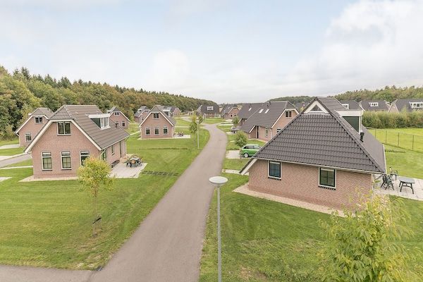 Buitenkant - Villa nabij bospaden in Hollandscheveld (4)