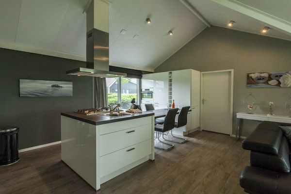 Keuken - Ontspannend huis dichtbij duikplekken in Kattendijke (4)
