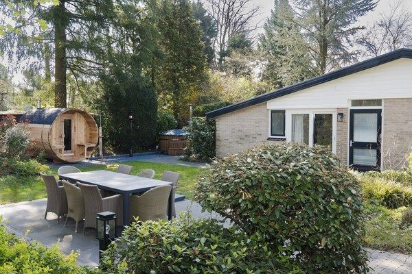Tuin - Vakantiehuis Voorthuizen bij De Veluwe in Voorthuizen (1)
