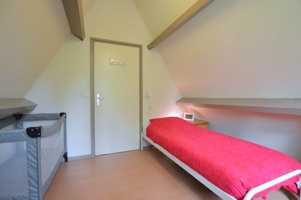 Slaapkamer - Gezinsbugalow 87 in het Bospark te Stramproy in Stramproy (5)