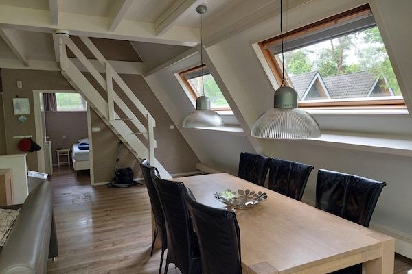 Eetkamer - Gezinsbugalow 87 in het Bospark te Stramproy in Stramproy (3)