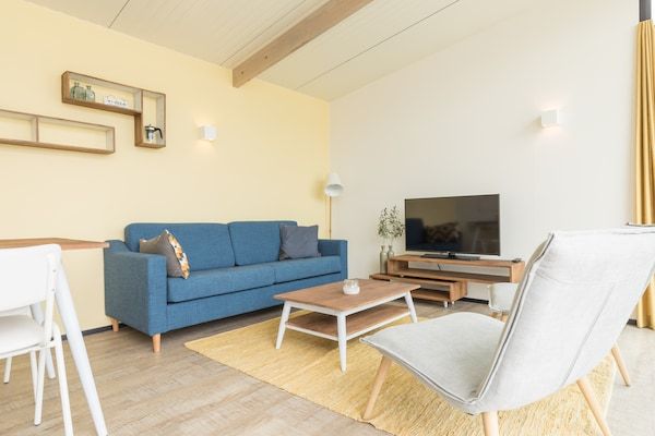Woonkamer - Chic Sea Lodge vlakbij het strand in Hollum (1)