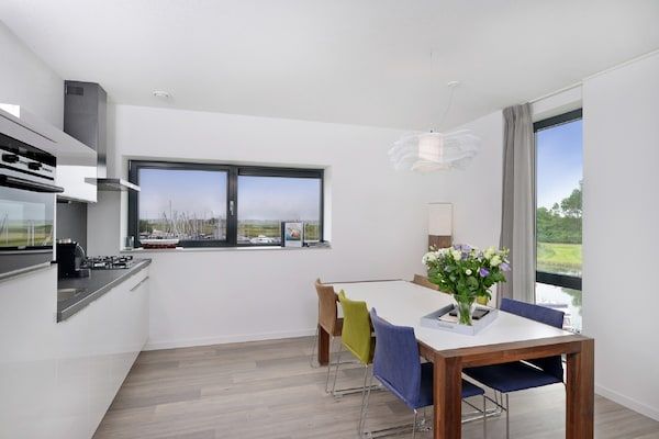 Eetkamer - Appartement in Veere met uitzicht op jachthaven in Kamperland (2)