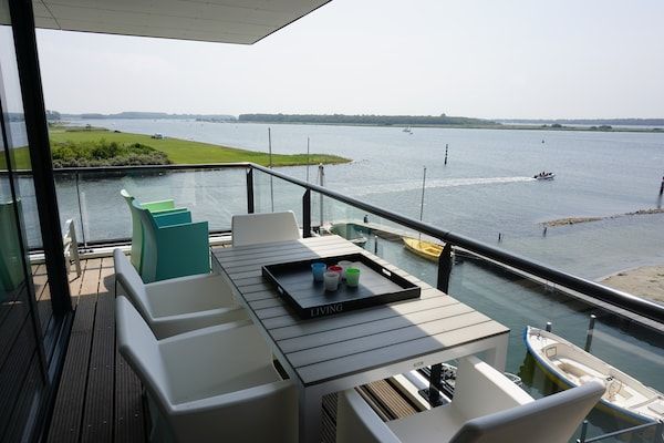 Terras - Appartement in Veere met uitzicht op jachthaven in Kamperland (4)