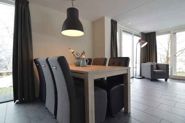 Eetkamer - Vakantiehuis in Reutum met sauna in Reutum-Weerselo (3)