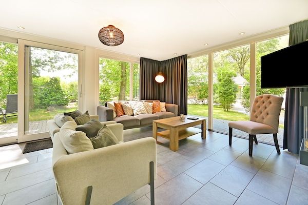 Woonkamer - Vakantiehuis in Reutum met sauna in Reutum-Weerselo (2)