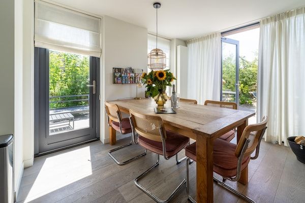 Eetkamer - Villa in Egmond bij Strand & Molen in Egmond aan den Hoef (4)