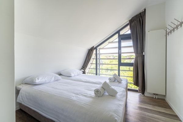 Slaapkamer - Villa in Egmond bij Strand & Molen in Egmond aan den Hoef (5)