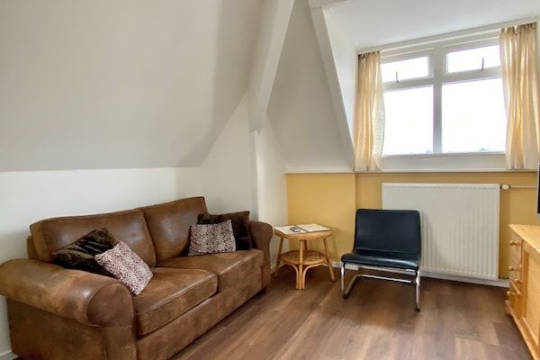 Woonkamer - Appartement in Bergen aan Zee bij Strand in Bergen aan Zee (1)