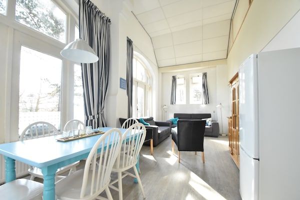 Eetkamer - Vakantiehuis Bergen aan Zee bij Strand in Bergen aan zee (2)