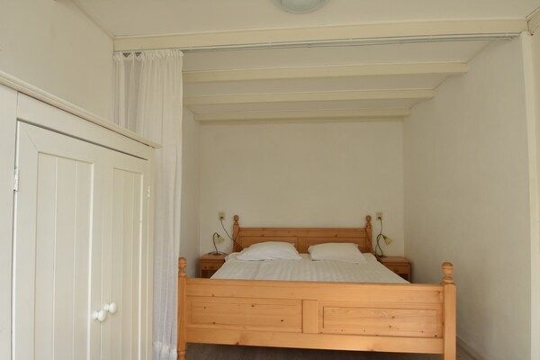 Slaapkamer - Vakantiehuis Bergen aan Zee bij Strand in Bergen aan zee (3)
