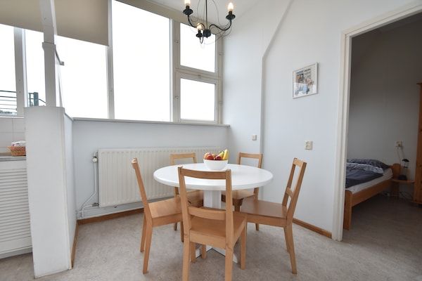 Eetkamer - Appartement in Bergen aan Zee nabij strand in Bergen aan zee (4)