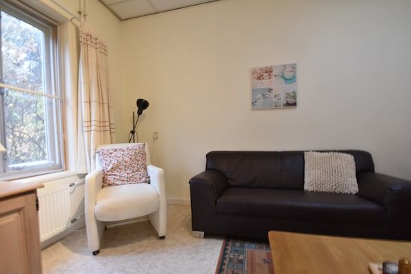 Woonkamer - Appartement Bergen aan Zee Strand in Bergen aan zee (5)