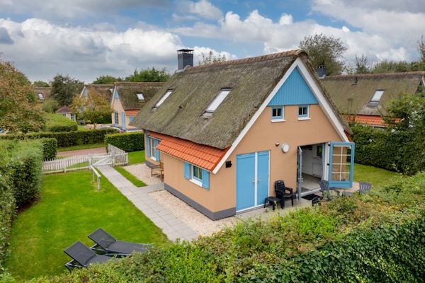 Buitenkant - Bungalow bij Texelse Kust met Tuin in De Koog (1)