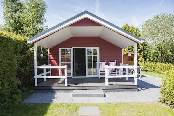 Buitenkant - Chalet in Nederland met Privé Sauna in Voorthuizen (1)