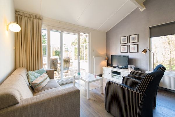 Woonkamer - Gezellige bungalow op 1,5 km van het strand in Hollum (2)