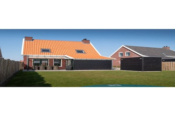 Buitenkant - Villa in Zeeland met Buitenjacuzzi in Colijnsplaat (4)