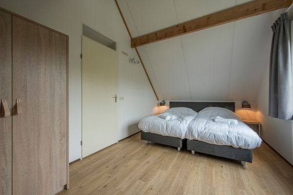 Slaapkamer - Villa in Domburg bij Noordzeestrand in Domburg (5)