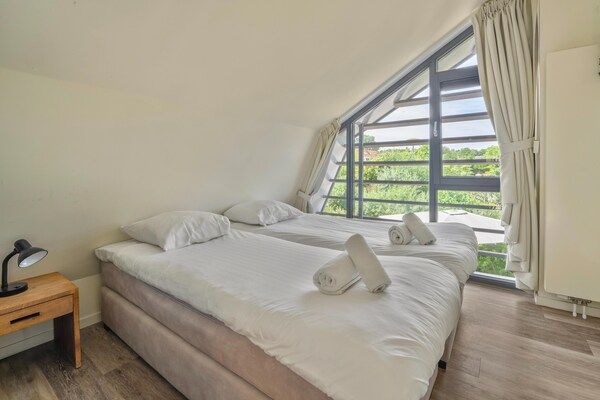 Slaapkamer - Prachtig vakantiehuis met terras in Egmond aan den Hoef (4)
