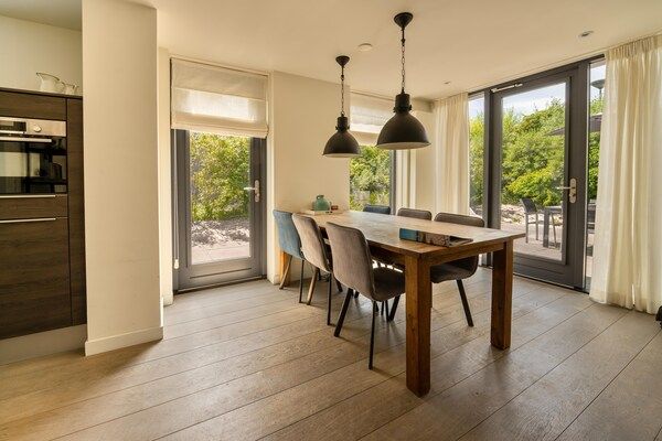 Eetkamer - Prachtig vakantiehuis met terras in Egmond aan den Hoef (3)