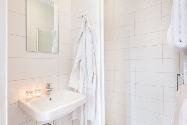 Badkamer - Appartement bij Noordzee Dishoek Strand in Koudekerke (4)