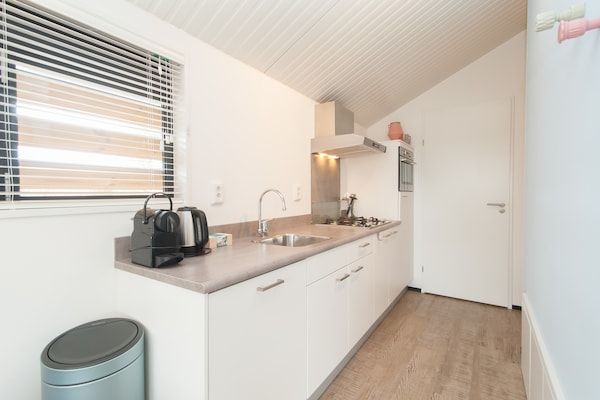 Keuken - Ameland Lodge met Veranda in Hollum (2)