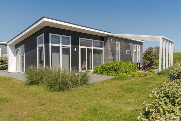Buitenkant - Vakantiehuis bij Oosterschelde Resort in Wemeldinge (1)