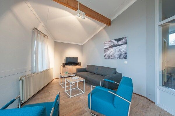 Woonkamer - Gerestaureerde bungalow in Domburg in Domburg (2)