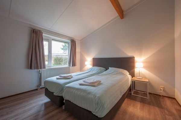 Slaapkamer - Gerestaureerde bungalow in Domburg in Domburg (5)