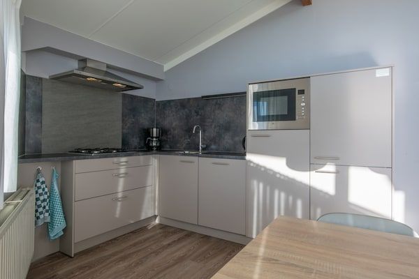 Keuken - Gerestaureerde bungalow in Domburg in Domburg (4)