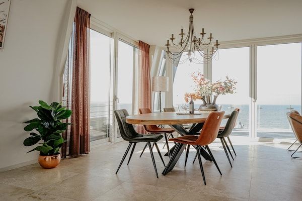 Eetkamer - Appartement in Egmond met Uitzicht op Zee in Egmond aan zee (2)