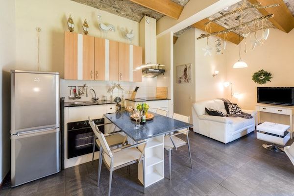 Eetkamer - Landelijk appartement met uitzicht in Mesch-Eijsden (2)