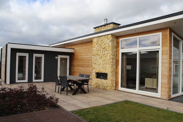 Buitenkant - Chique woning met sauna in Bemelen (1)