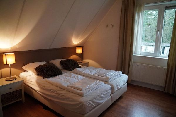 Slaapkamer - Ruime villa in Hoenderloo in Hoenderloo (5)