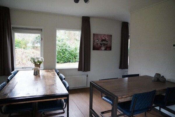 Eetkamer - Wellnesshuis met hottub in Hoenderloo (3)