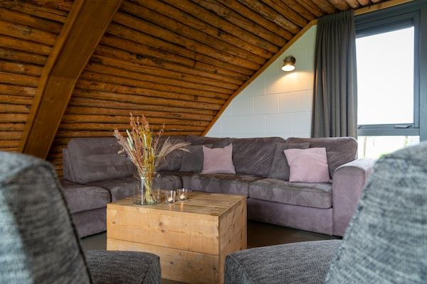 Woonkamer - Chalet in Nederland met Uitzicht op Weiden in Heeten (2)