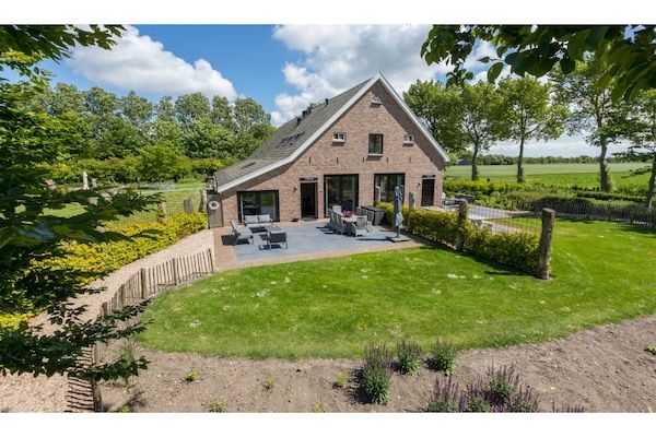 Buitenkant - Familiehuis bij Vrouwenpolder Strand in Vrouwenpolder (1)