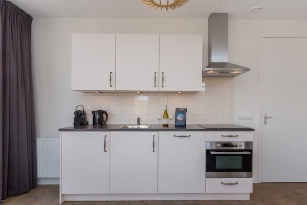 Keuken - Appartement in Zoutelande vlakbij het strand in Zoutelande (4)