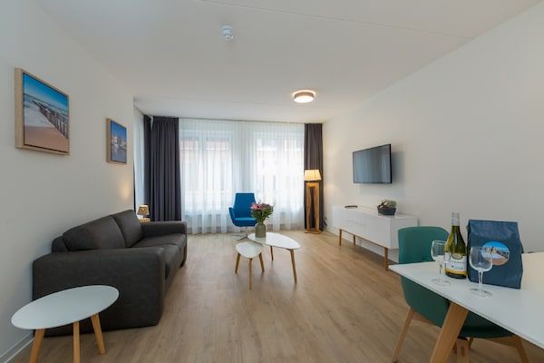 Woonkamer - Appartement in Zoutelande vlakbij het strand in Zoutelande (1)