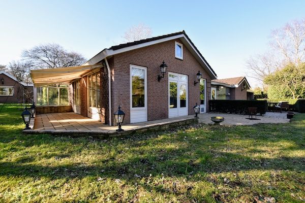 Buitenkant - Ruim vakantiehuis vlakbij met sauna in Garderen (1)