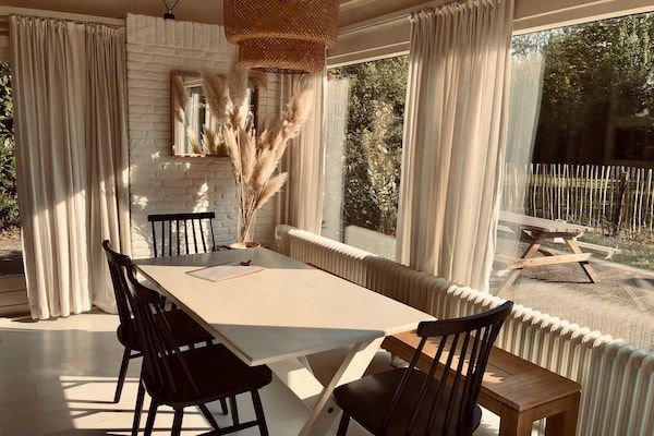Eetkamer - Vakantiehuis in Noordwijkerhout bij Meer in Noordwijkerhout (2)