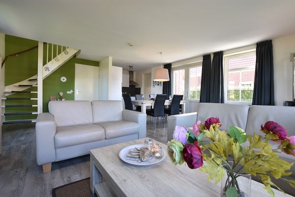 Woonkamer - Vakantiehuis in Breskens bij Strand in Breskens (3)