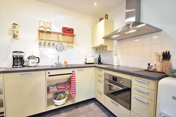 Keuken - Stijlvol vakantiehuis vlakbij zee in Kamperland (3)